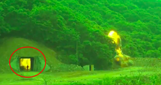 [VIDEO] Hàn Quốc khoe tên lửa có thể xuyên thủng boong-ke bảo vệ yếu nhân Triều Tiên - Ảnh 1.