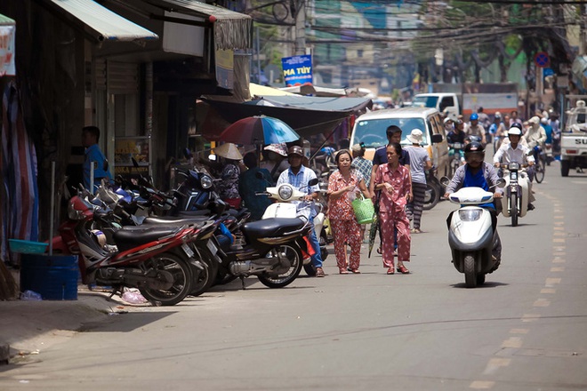 Vỉa hè quận 1... như chưa hề có cuộc ra quân! - Ảnh 2.