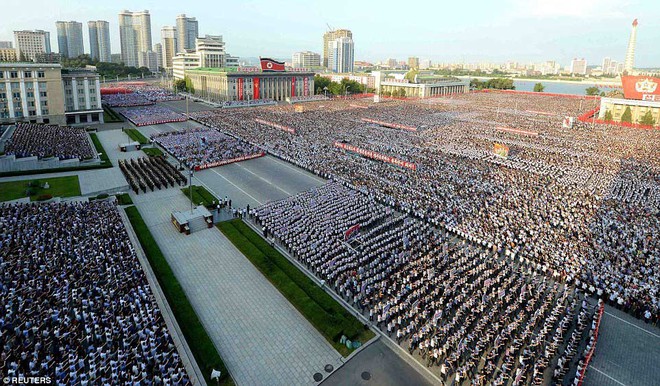 Hàng vạn người Triều Tiên mít tinh thách thức Mỹ - Ảnh 2.