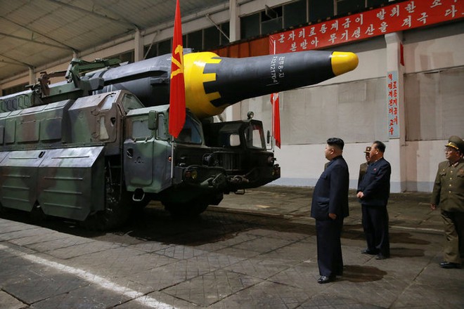 Nga sẵn sàng bắn hạ tên lửa Triều Tiên bay lạc - Ảnh 1.