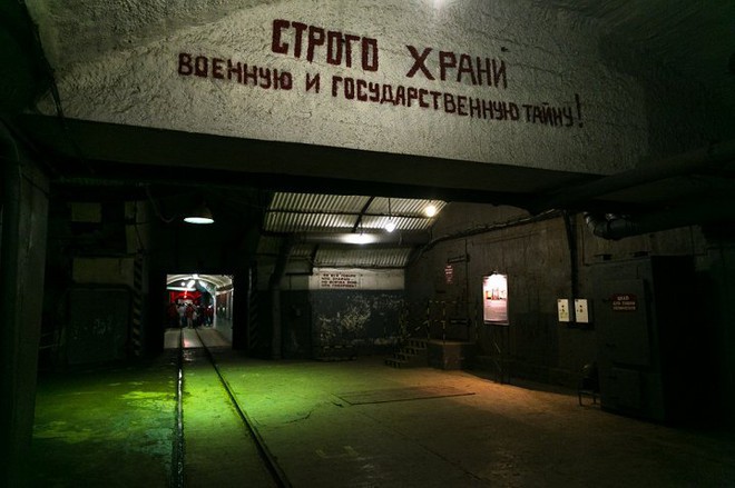 Có gì bên trong căn cứ tàu ngầm tuyệt mật dưới lòng đất của Liên Xô tại Crưm? - Ảnh 1.