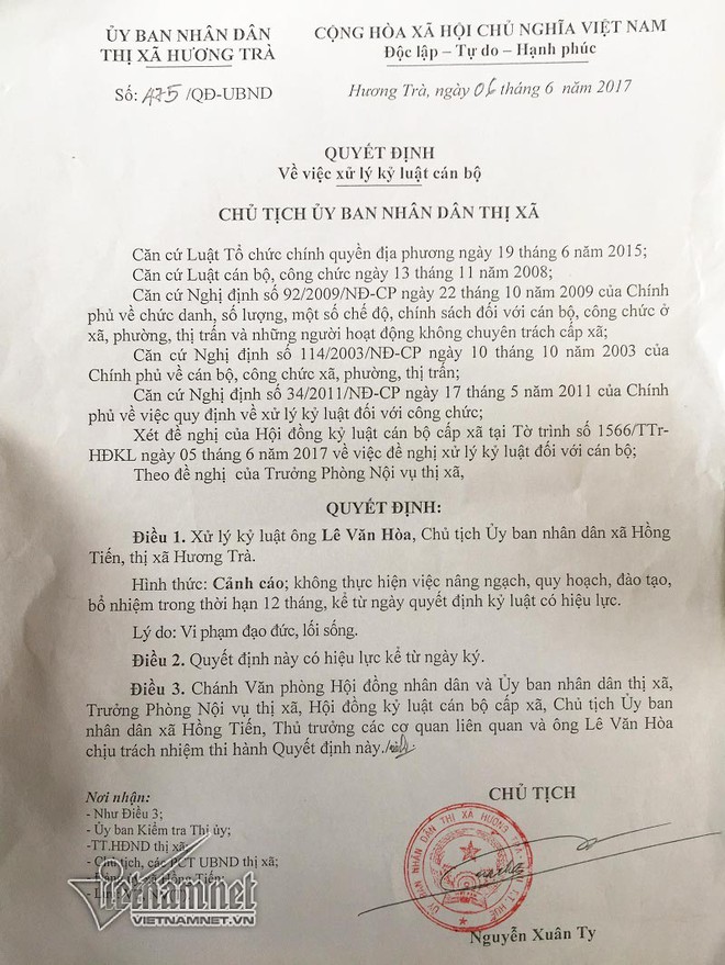 Cả nhà làm quan: Quan hệ ngoài luồng, Chủ tịch xã vẫn tại vị - Ảnh 1.