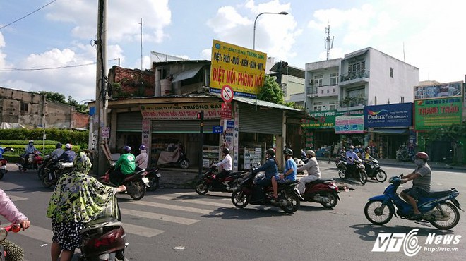 Ngôi nhà không chịu giải tỏa, chình ình giữa giao lộ ở Sài Gòn - Ảnh 3.