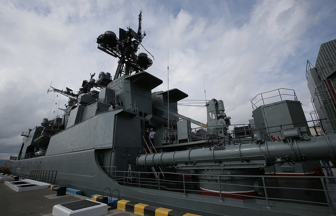 Tàu khu trục Nga tức tốc chi viện tàu dầu Trung Quốc do lo ngại cướp biển tấn công - Ảnh 1.