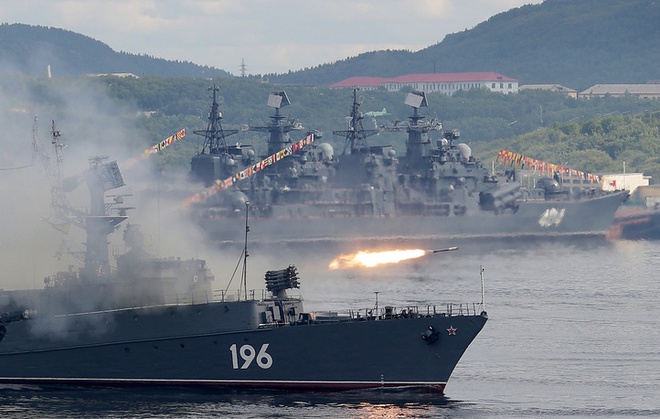 10 tàu ngầm, 20 tàu chiến, 30 máy bay Nga sẵn sàng cho cuộc ra quân hùng hậu nhất năm 2017 - Ảnh 1.