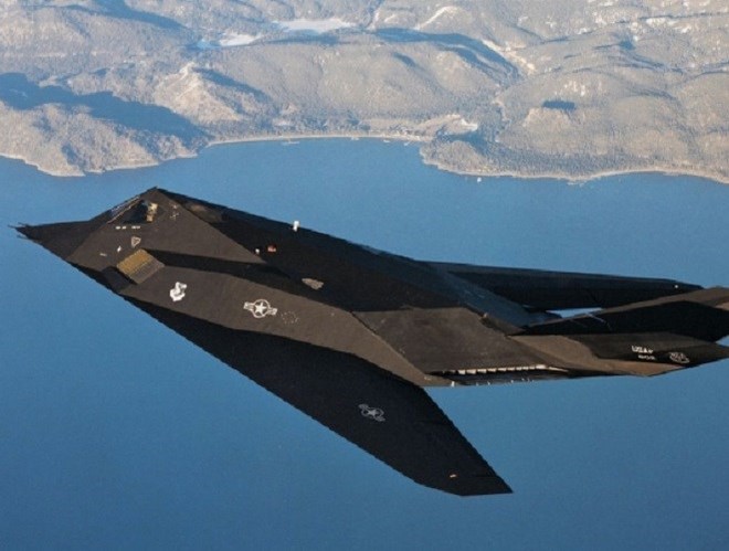 Huyền thoại F-117A Nighthawk sẽ nằm đất vĩnh viễn - Ảnh 2.
