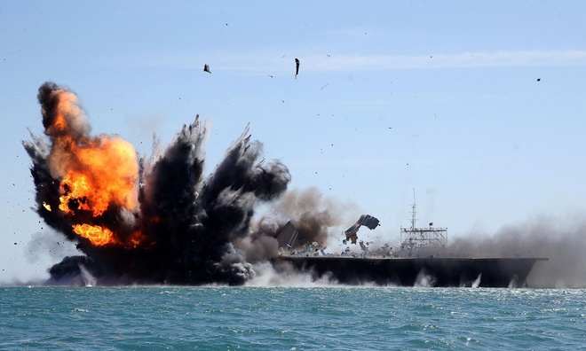 Triều Tiên tung video tên lửa bắn nổ tung tàu sân bay và chiến cơ Mỹ - Ảnh 1.