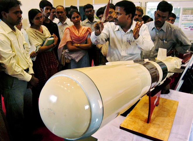 Tên lửa nội địa khiến Ấn Độ lo nếu bị biển xe tăng TQ tấn công: Chậm 10 năm, giá trên trời - Ảnh 1.