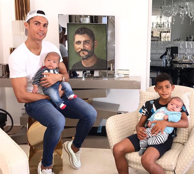 Cristiano Ronaldo: 26 năm, siêu sao ấy mới hài lòng với thông điệp 4 chữ khắc trong giày - Ảnh 3.