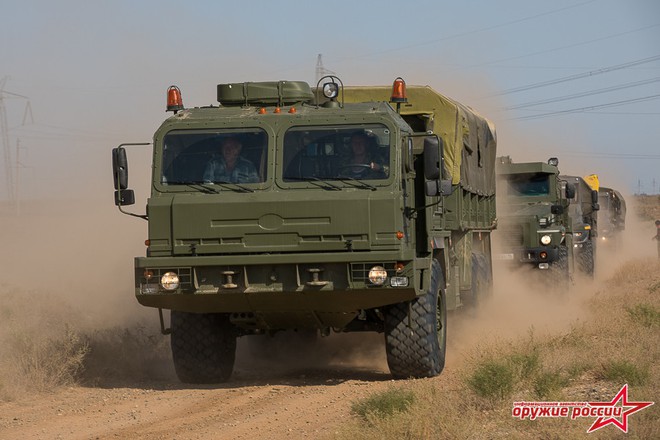 Xe quân sự Nga bị tra tấn khủng khiếp: Ào ạt xông lên trong sa mạc - Ảnh 2.