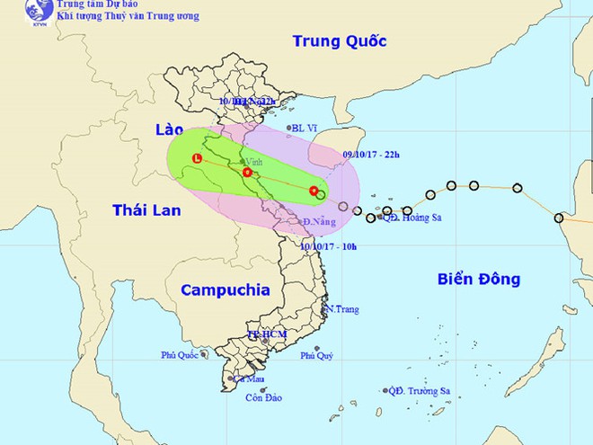 Áp thấp nhiệt đới giật cấp 8 đi thẳng vào đất liền Hà Tĩnh - Quảng Bình, 2 người bị cuốn trôi - Ảnh 2.