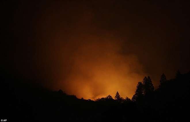 Cháy rừng ở California: Cứ như bị tấn công hạt nhân - Ảnh 1.