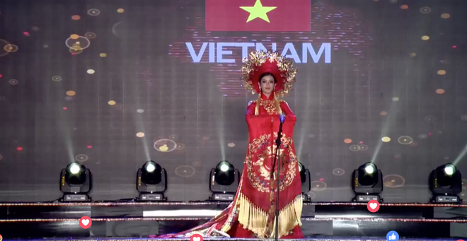 Clip: Huyền My mặc quốc phục hoành tráng, tỏa sáng trên sân khấu Miss Grand International 2017 - Ảnh 1.