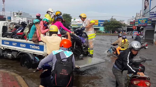 Hàng loạt điểm ngập mới xuất hiện ở TPHCM mùa mưa năm nay - Ảnh 1.