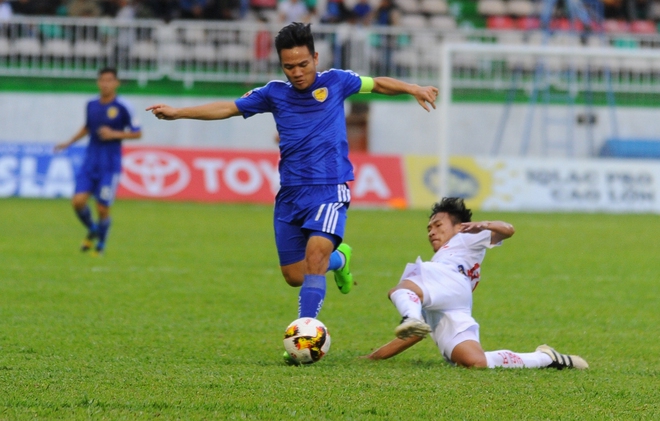 Vòng 22 V.League 2017: HAGL đã nghèo còn mắc cái eo - Ảnh 1.