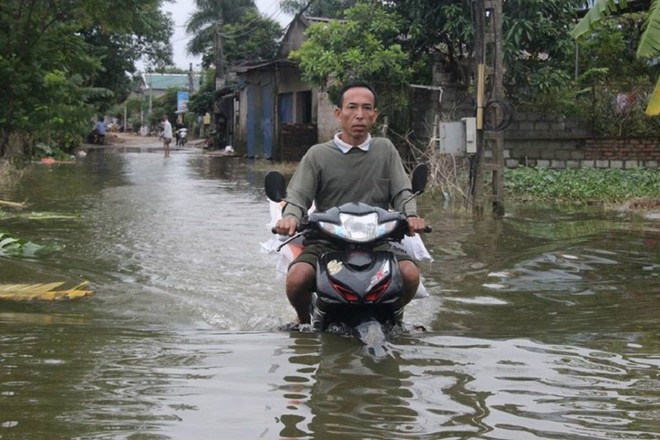 1 tuần sau vỡ đê, người dân vẫn chưa có nhà để về - Ảnh 1.