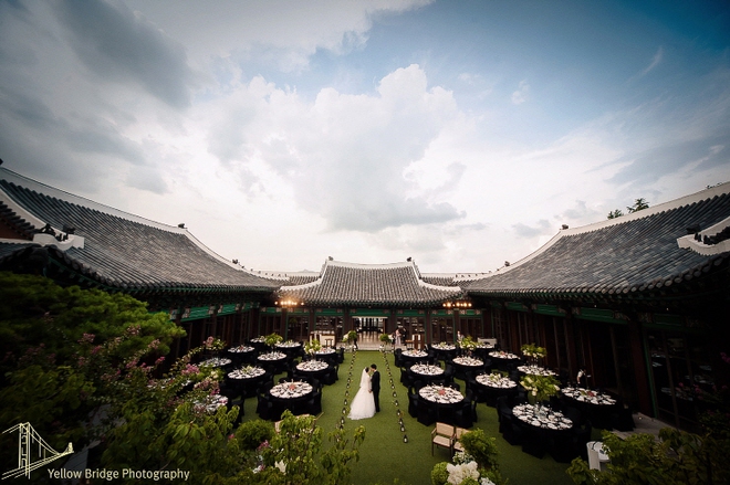 Hé lộ địa điểm tuần trăng mật và người chủ trì đám cưới thế kỷ của Song Joong Ki và Song Hye Kyo - Ảnh 1.