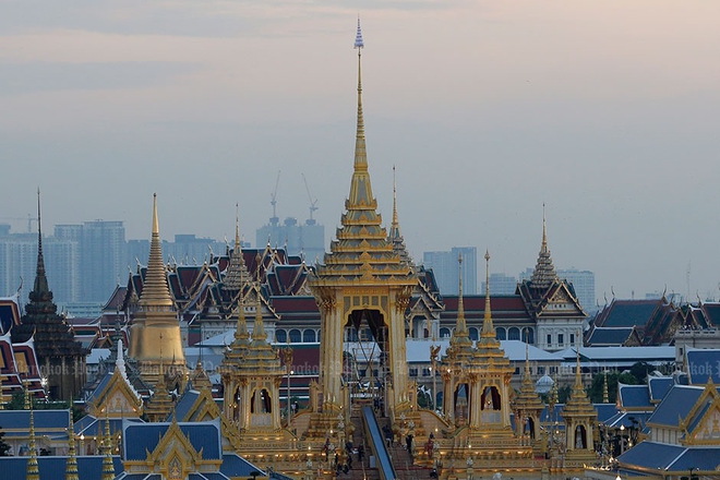 Chùm ảnh: Đài hóa thân mạ vàng của nhà vua Thái Lan quá cố Bhumibol Adulyadej - Ảnh 2.