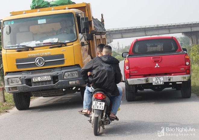 Công an Nghệ An thông tin về việc mặc thường phục bắt người vi phạm, kể cả cuối tuần - Ảnh 1.