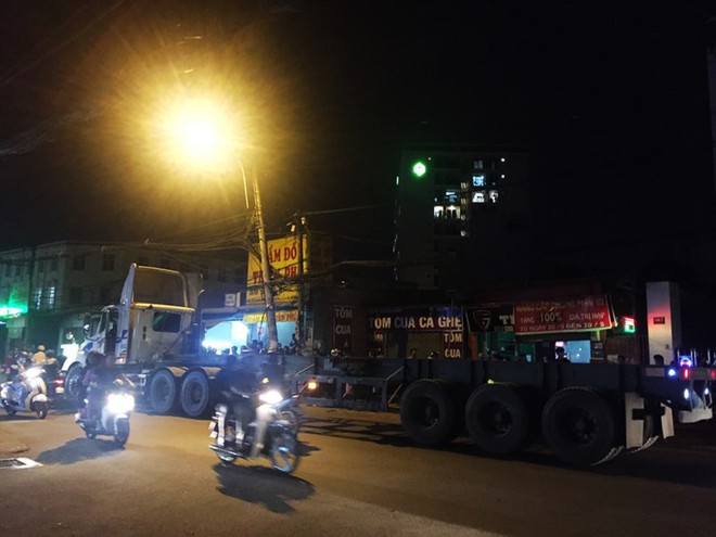 Người đàn ông bị container cán tử vong trong đêm - Ảnh 1.