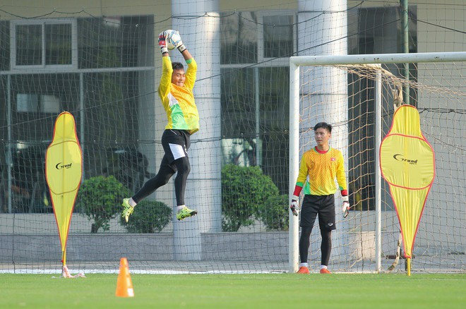 HLV Hoàng Anh Tuấn đặt mục tiêu thắng thuyết phục tại vòng loại U19 châu Á 2018 - Ảnh 2.