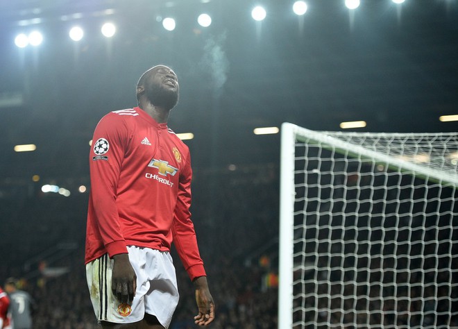 Lukaku sa sút vì thiếu tự tin và chiến thuật thực dụng của Mourinho - Ảnh 1.