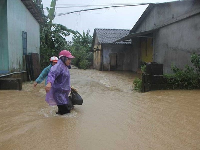 Lũ miền Trung đặc biệt lớn, sát mức thảm họa - Ảnh 1.