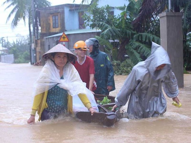 Lũ miền Trung đặc biệt lớn, sát mức thảm họa - Ảnh 2.