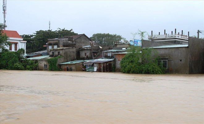 Tang thương “rốn lũ” Đại Lộc chìm trong biển nước - Ảnh 2.