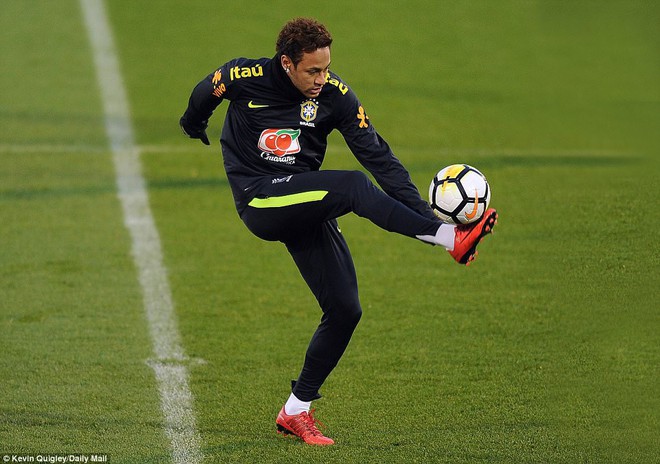 Neymar trút bỏ nỗi buồn hướng tới trận giao hữu Anh - Brazil - Ảnh 2.