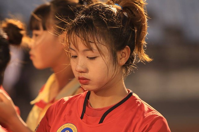 Nữ cầu thủ Việt phát sốt chỉ sau một đêm - Ảnh 2.