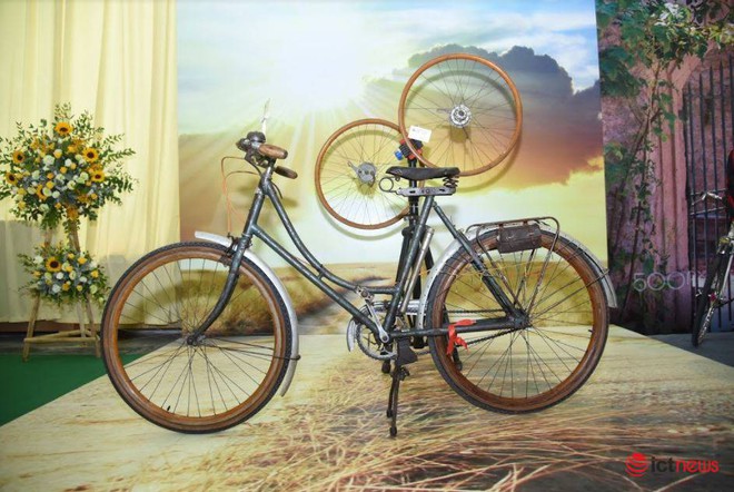 Xem những chiếc xe đạp cổ giá đắt ngang ô tô đang được trưng bày tại Hà Nội - Ảnh 3.