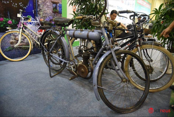 Xem những chiếc xe đạp cổ giá đắt ngang ô tô đang được trưng bày tại Hà Nội - Ảnh 4.