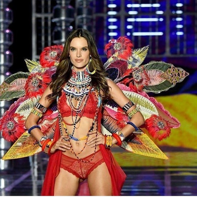 HOT: Victorias Secret Fashion Show 2017 - Những hình ảnh đầu tiên từ show diễn chính thức - Ảnh 2.