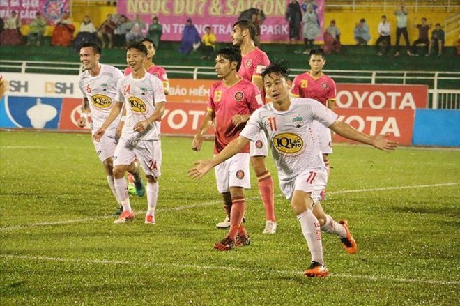 HLV Dương Minh Ninh: HAGL có 9 tuyển thủ quốc gia, tại sao không đá tốt được? - Ảnh 1.