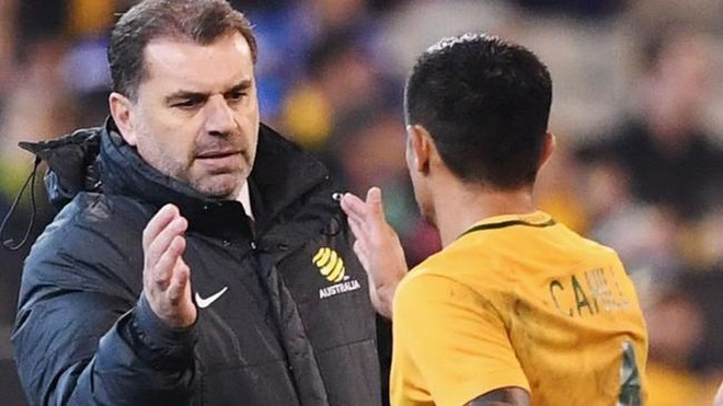 Ange Postecoglou tự “trảm” mình trong nước mắt - Ảnh 2.