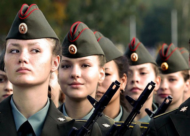 Vì sao phụ nữ Nga thích gia nhập quân đội? - Ảnh 1.