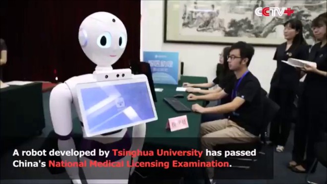 Lần đầu tiên, một robot có trí tuệ nhân tạo vượt qua kỳ thi cấp bằng y khoa - Ảnh 2.