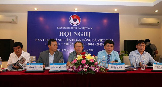 Bầu Đức nghỉ ở VFF để đóng góp nhiều hơn cho bóng đá Việt Nam - Ảnh 1.