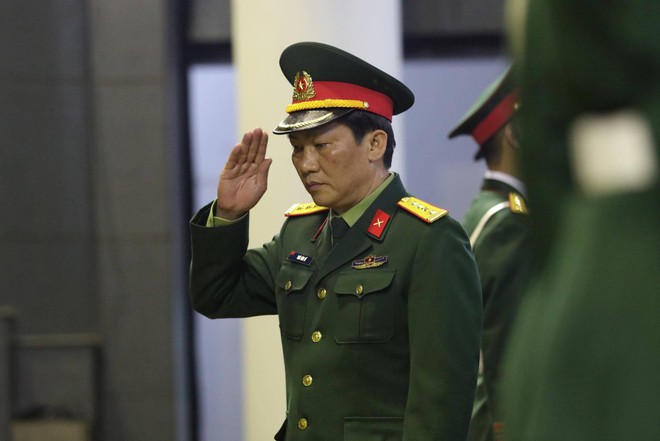 Nghẹn ngào lễ tang Thiếu tá phi công Nguyễn Thành Trung hy sinh khi làm nhiệm vụ - Ảnh 5.