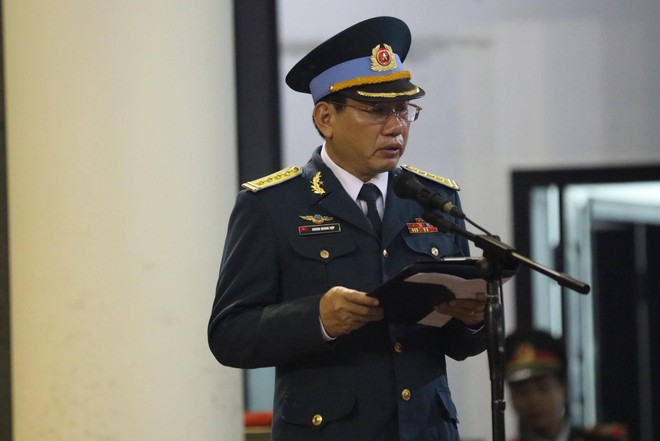 Nghẹn ngào lễ tang Thiếu tá phi công Nguyễn Thành Trung hy sinh khi làm nhiệm vụ - Ảnh 1.