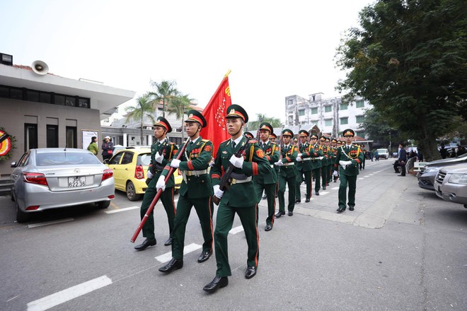 Nghẹn ngào lễ tang Thiếu tá phi công Nguyễn Thành Trung hy sinh khi làm nhiệm vụ - Ảnh 5.