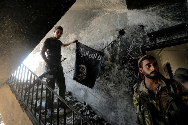 Lầu Năm Góc bị tố bí mật thỏa thuận với khủng bố IS - Ảnh 1.