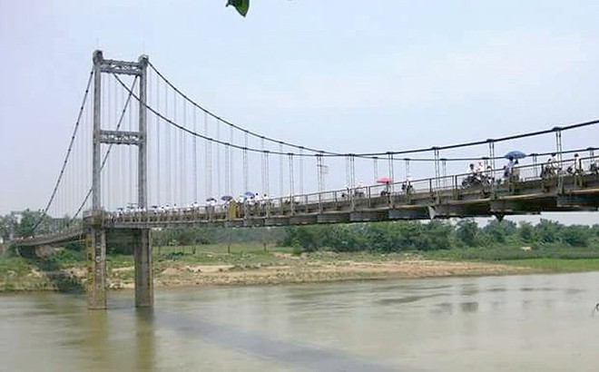 2 nữ sinh nghi tự tử trên sông Lam có để lại lá thư - Ảnh 1.