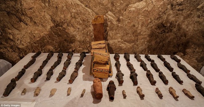 Phát hiện xác ướp hoàn hảo cùng kho báu khổng lồ trong mộ cổ 3.500 năm ở Ai Cập - Ảnh 5.