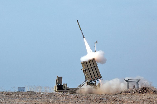 Xem lá chắn phòng thủ Israel đánh chặn tên lửa từ Dải Gaza dội đến - Ảnh 1.