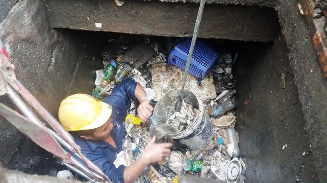 TPHCM yêu cầu dọn sạch rác ở rốn ngập để hỗ trợ “siêu máy bơm” - Ảnh 1.