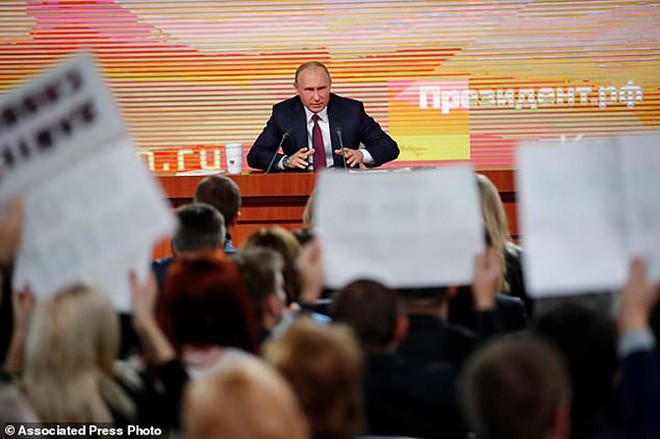 Các sắc thái biểu cảm của ông Putin trong cuộc họp báo thường niên - Ảnh 1.