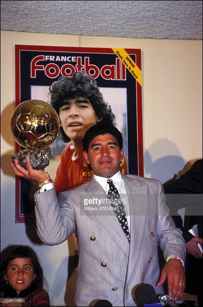 Cậu bé vàng Maradona nhắn CR7 không nên... tè bậy - Ảnh 1.