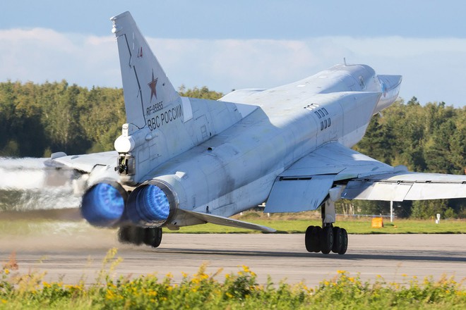 “Nỗi khiếp sợ” mới mang tên Tu-22M3 của Không quân Nga - Ảnh 1.